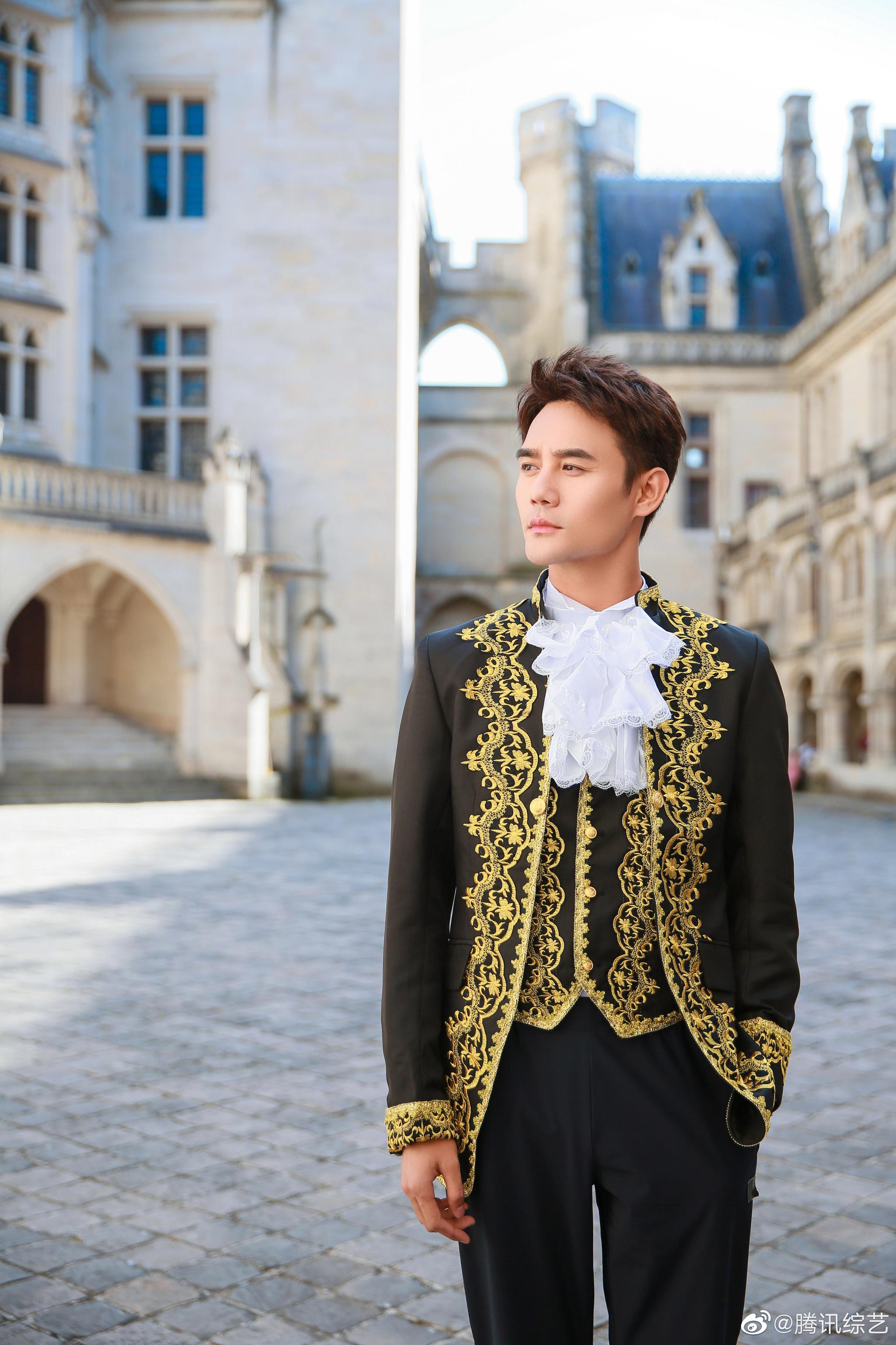 在法国浪漫收官,@王凯kkw 的法式复古王子造型绅士优雅