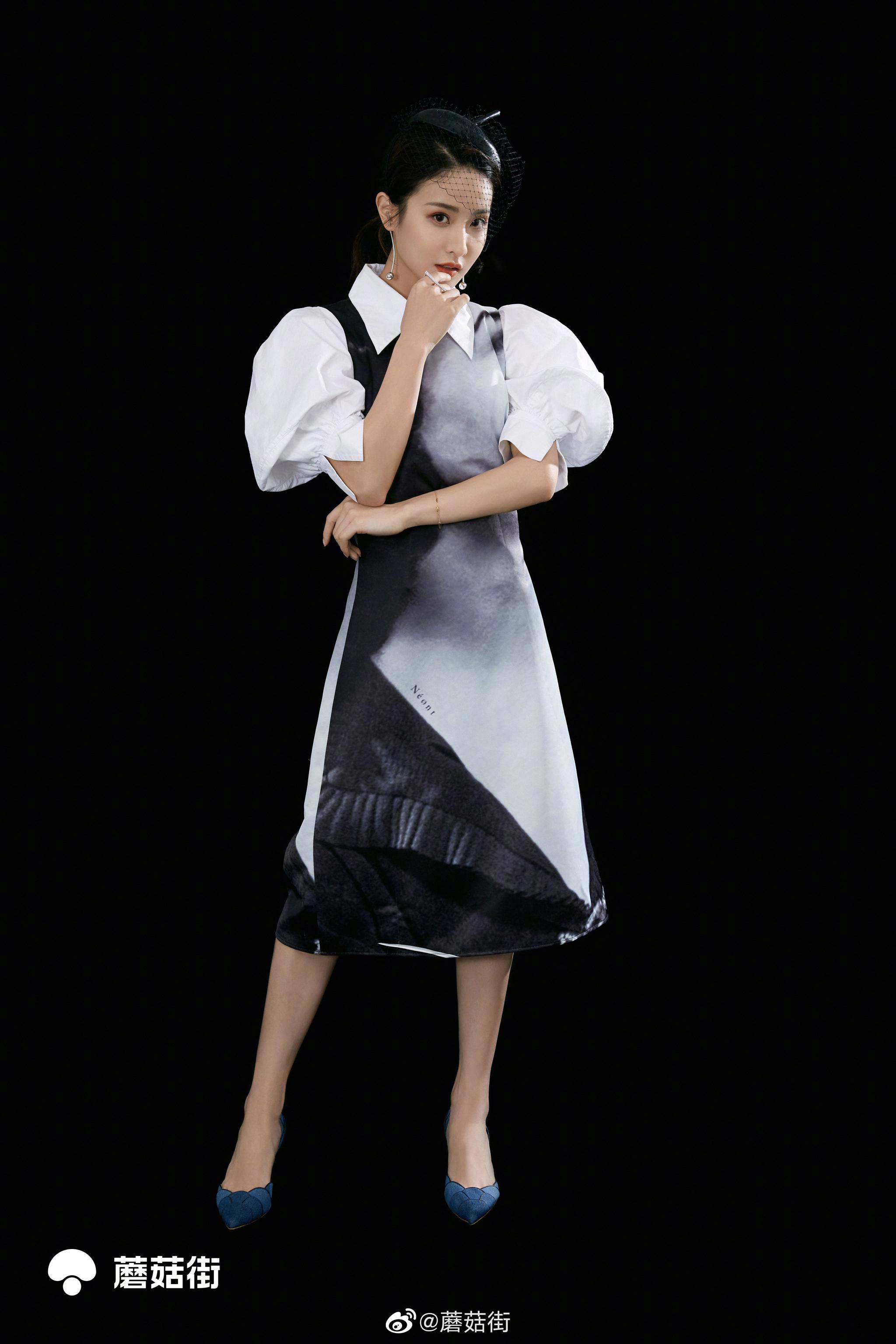 今日开机屏——@赖雨濛 蘑菇街独家造型来啦 黑白拼