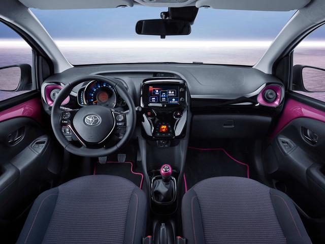 丰田代步王,每公里油耗2毛8,价格比肩摩托车你