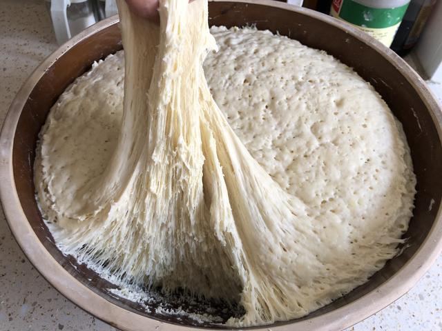 3,包子馒头发酵最适宜的温度是40度左右,拿温水化开的酵母粉活性更好.