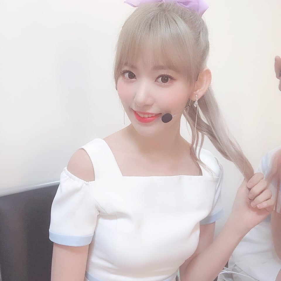 以长发和洋娃娃美貌成为ending妖精的izonesakura宫脇咲良