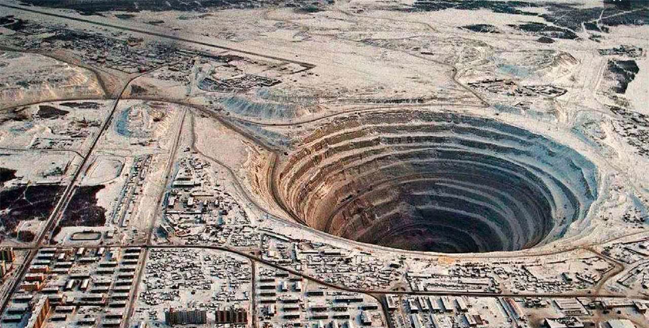 俄罗斯地狱之门的怪物事件全过程,12000米处传来阵阵惨叫真相