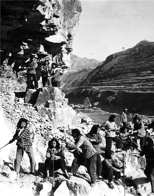 六十年代修建红旗渠现场,干劲十足