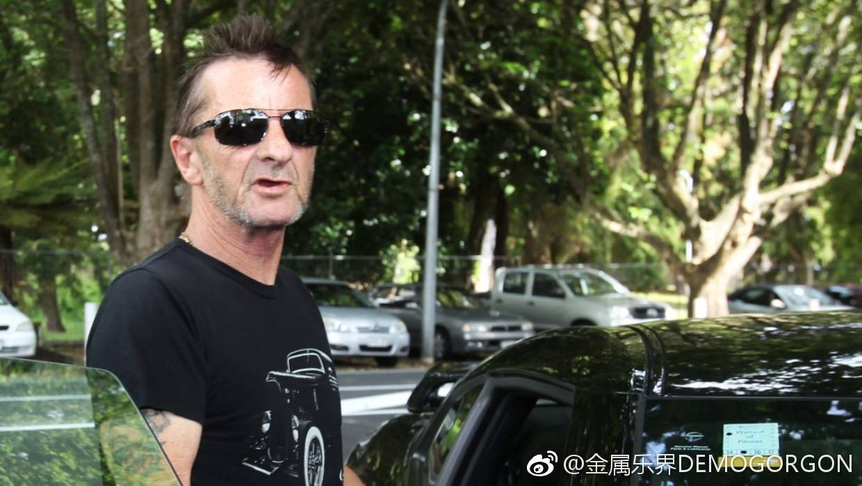 澳大利亚硬摇滚acdc前鼓手philrudd64岁正在出售他在新西兰的别