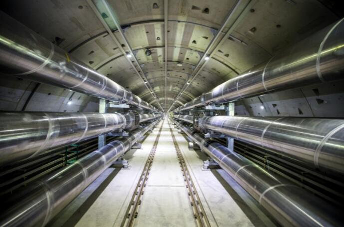 万里长江第一廊:探秘世界最深水下电力隧道