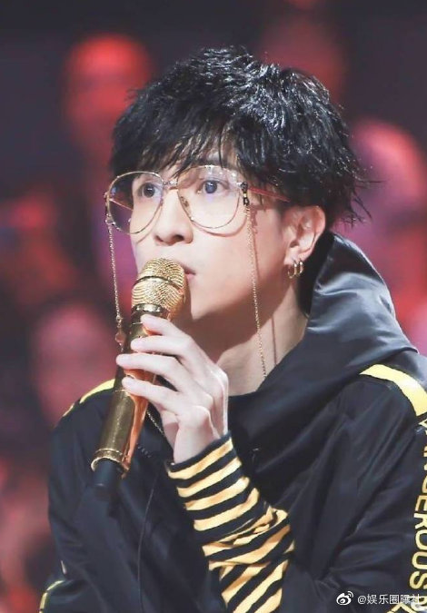 来品一品薛之谦的手手真的是特别好看了手控福利啊薛之谦