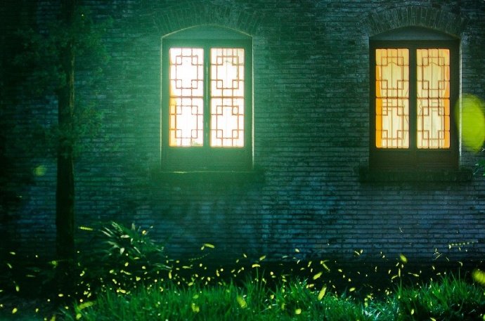 萤影竹窗下,松声茅屋头.近来心更静,不梦世间游.