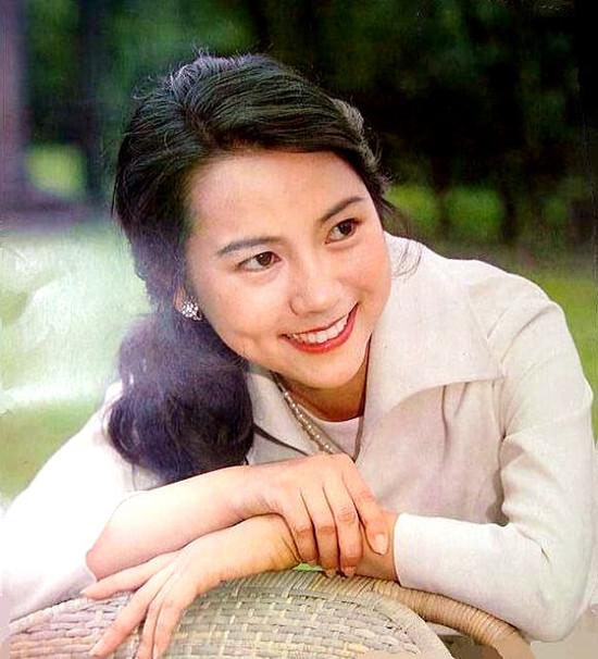 60岁洪学敏近照:《喜盈门》成名,当红时息影经商身家过亿仍单身