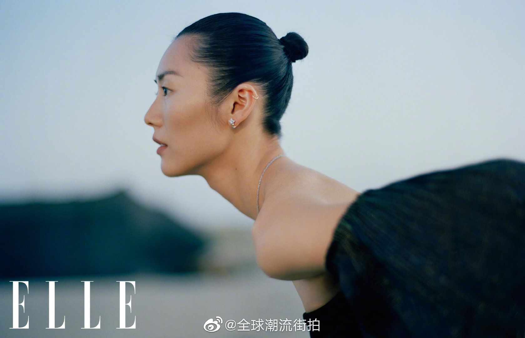 刘雯×《elle》.精致摩登的明艳色调,高级疏离的清冷姿态