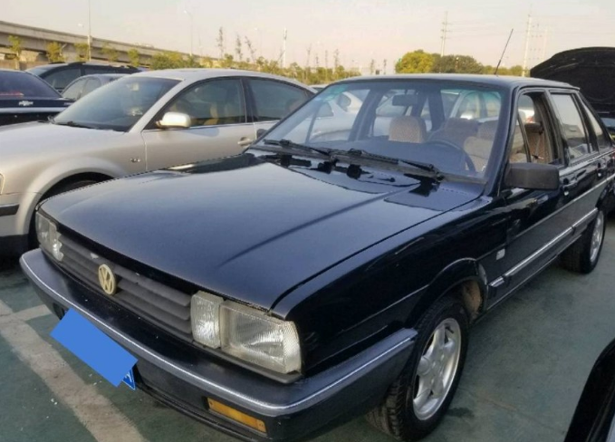 大爷花5000买辆04年的大众桑塔纳,家人:这车也就值1000废铁钱了