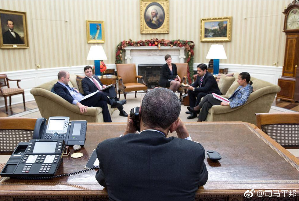 美国总统的白宫椭圆形办公室的几个角度.