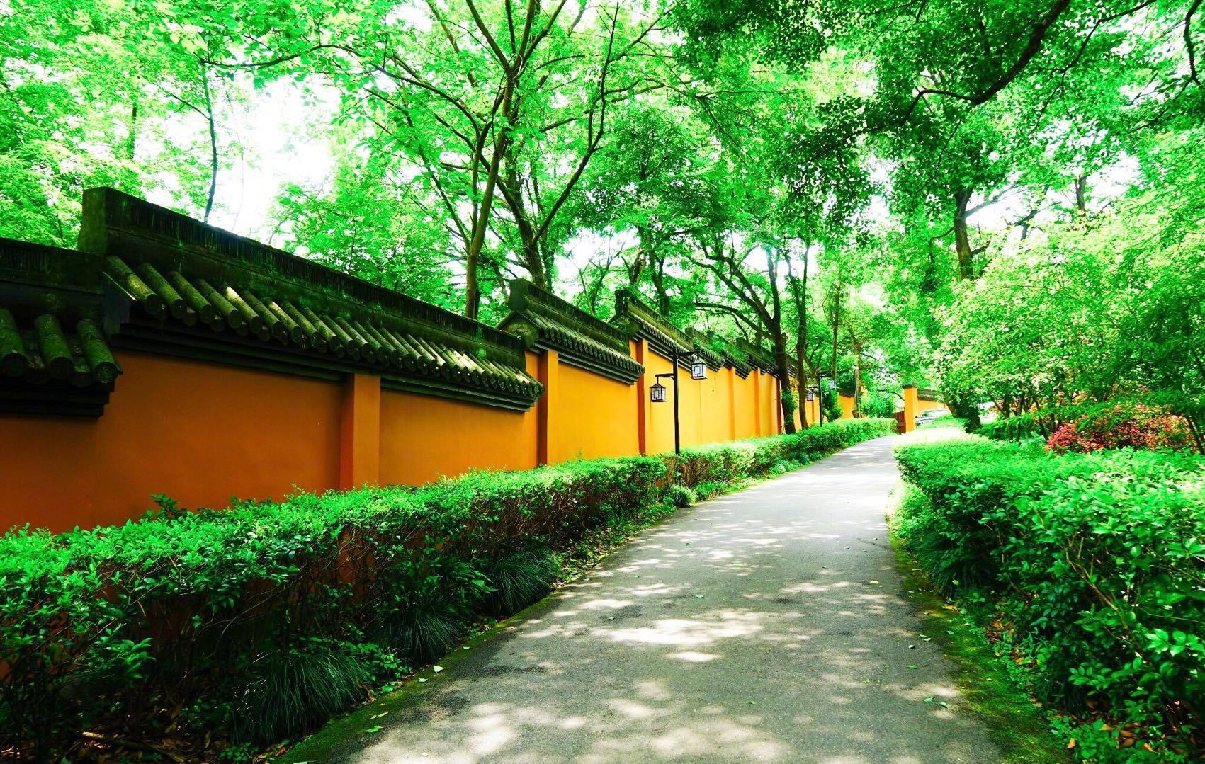 灵隐寺丨毗邻西湖是中国最早的佛教寺院和中国十大古刹之一