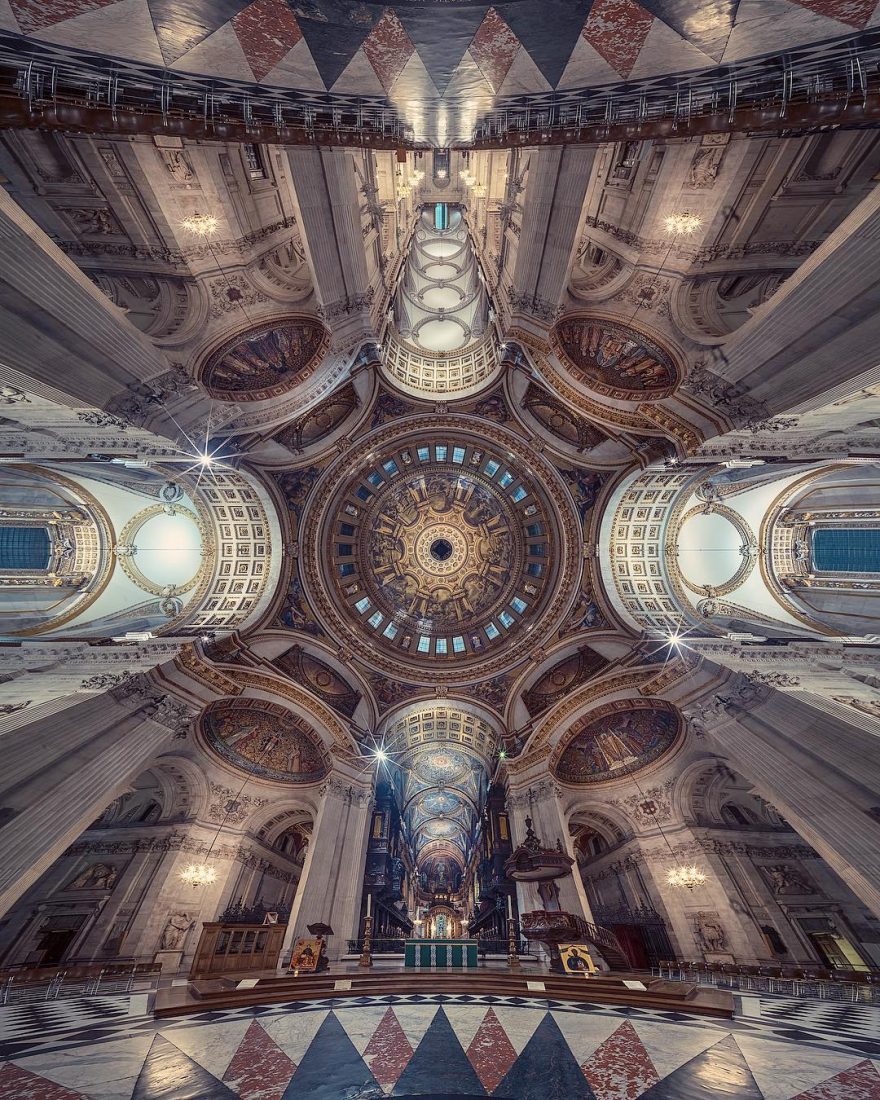 教堂顶的每一个结构,每一块颜色都让人着迷