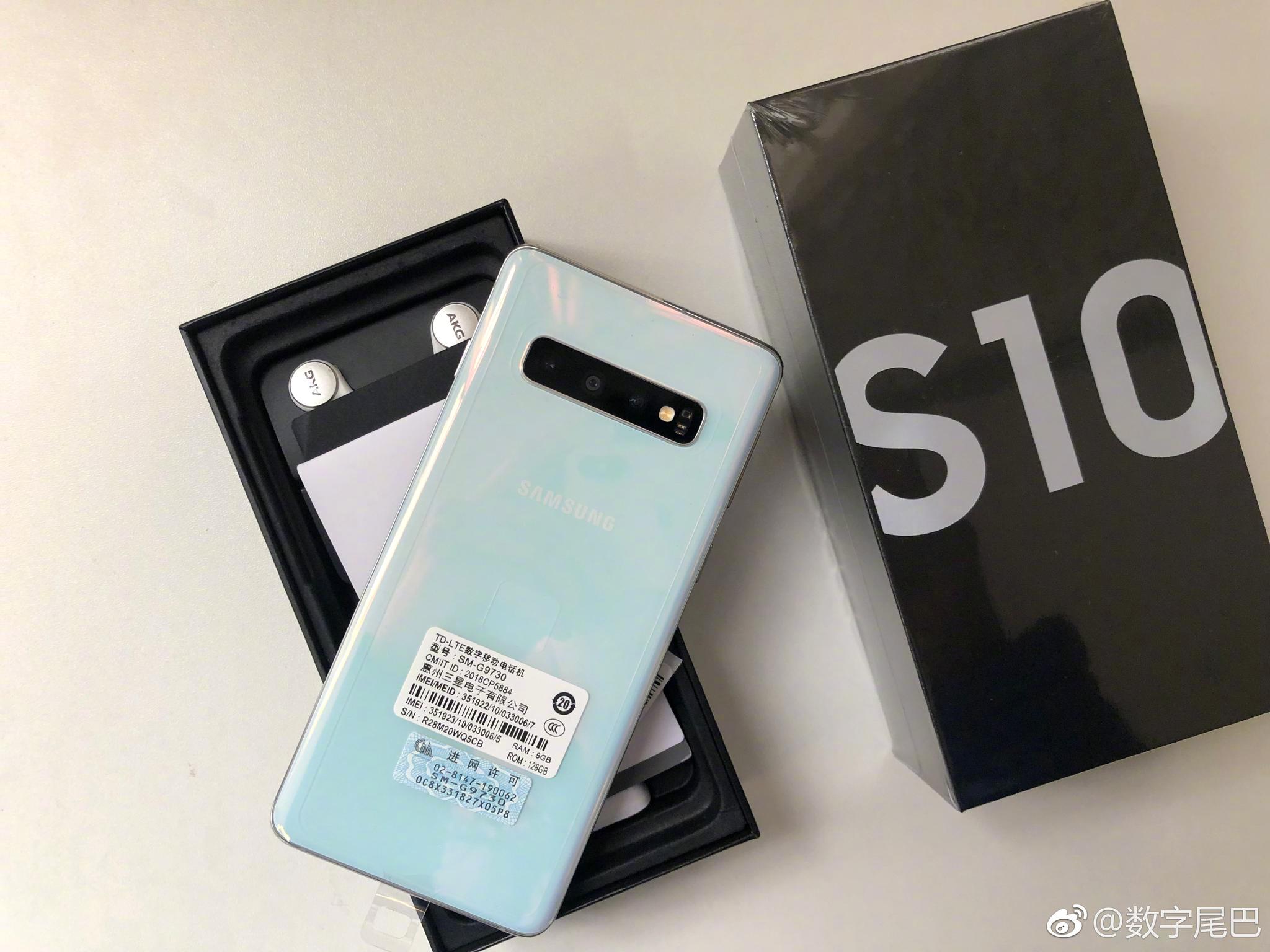 先行者版本galaxys10皓玉白版终于收到啦还是小尺寸的手感更好些