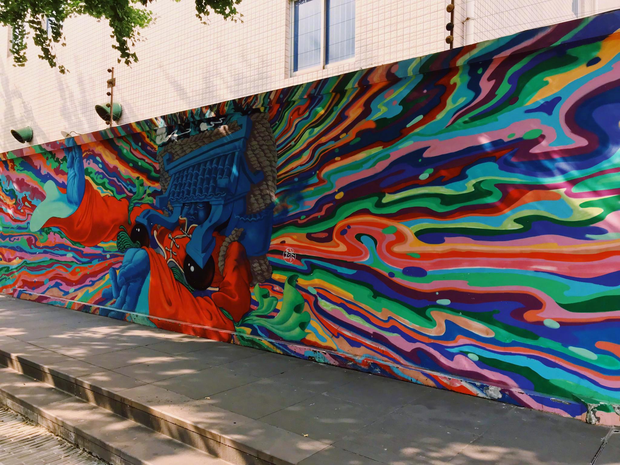 前4张图是在成都奎星楼街明堂创意工作区拍的墙绘,很多小姐姐在这拍照