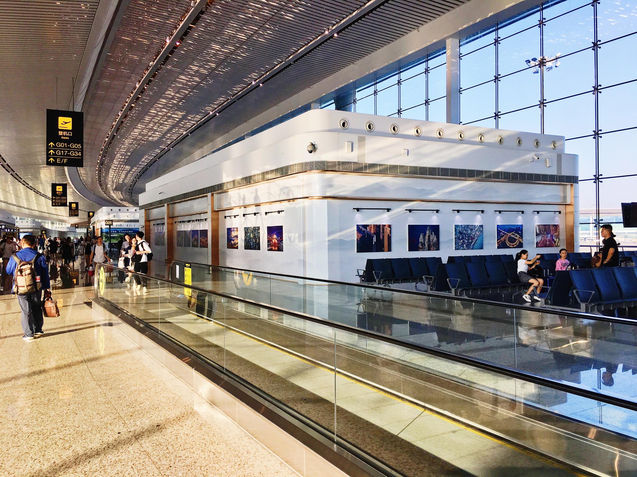王正坤重庆与三峡摄影作品亮相重庆新机场t3航站楼ef两个候机区
