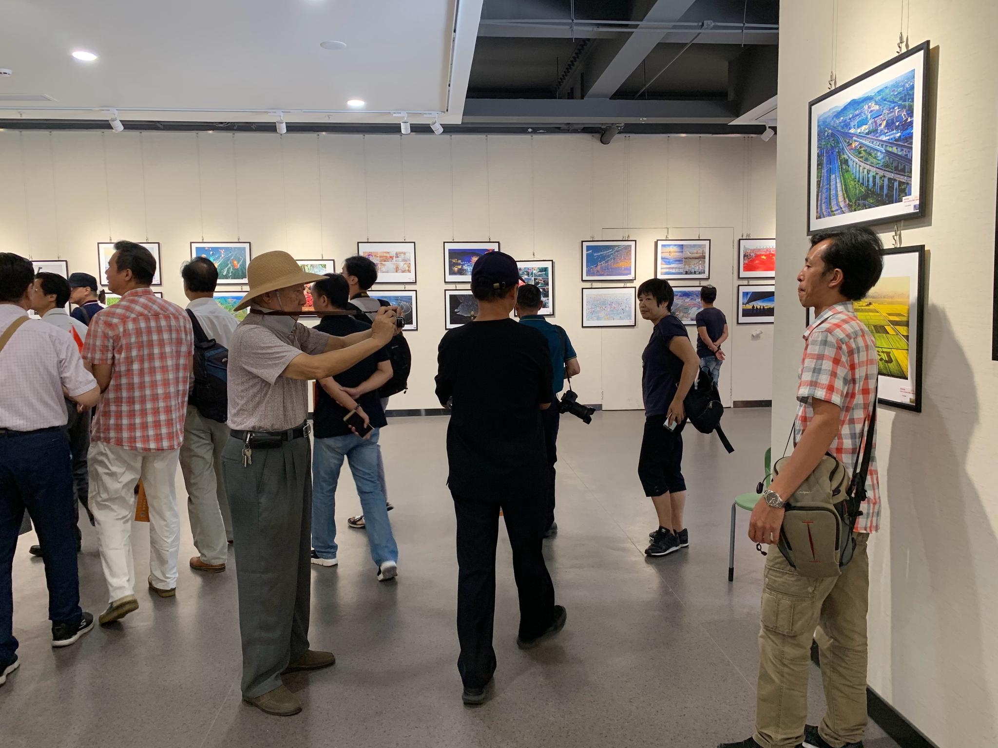 庆祝中华人民共和国成立70周年福建摄影展,23-26日在福州画院观展