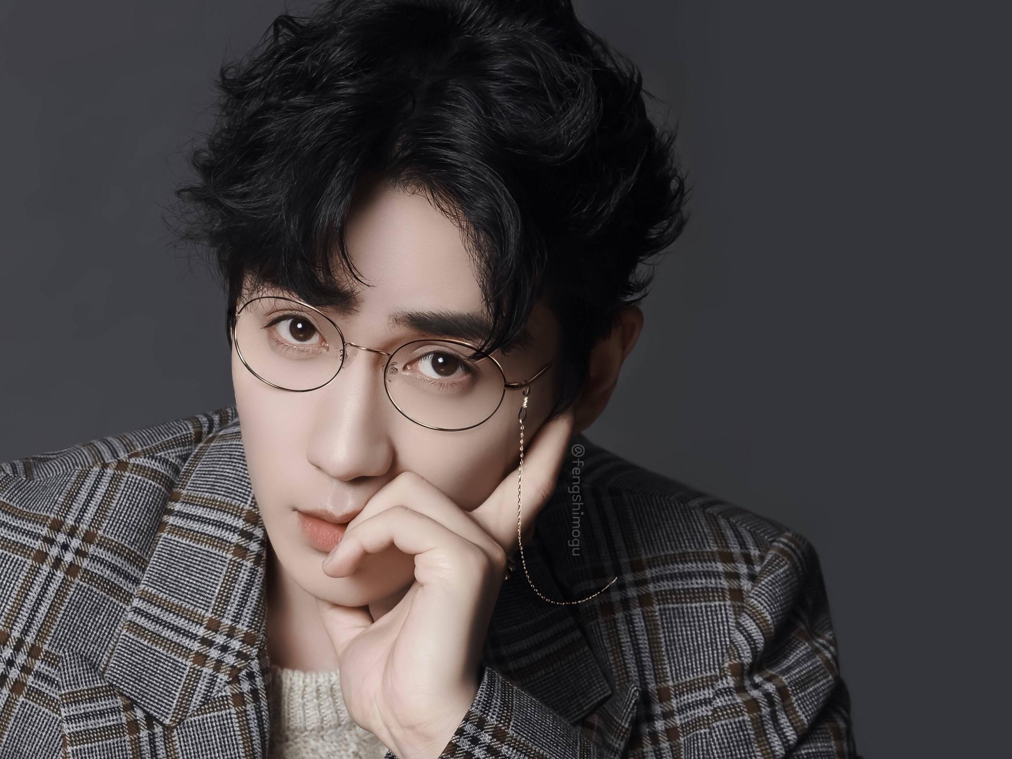 斯文禁欲 撩人不自知的龙哥