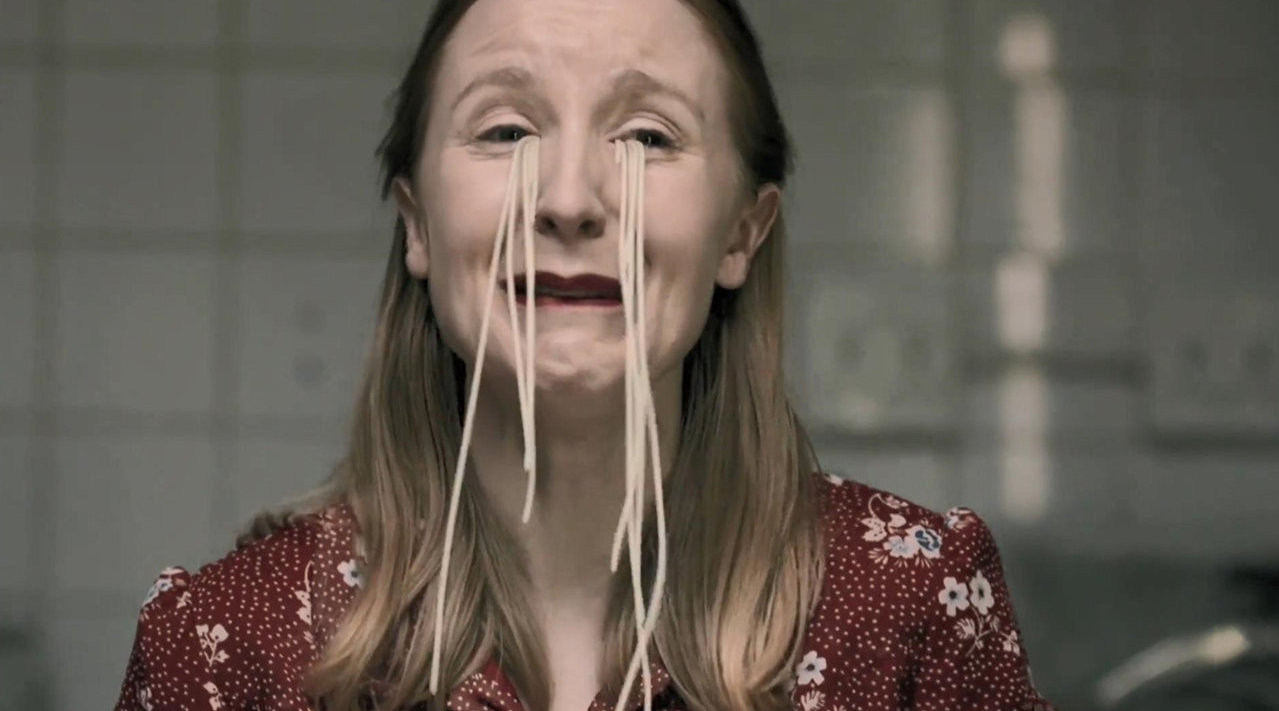 女子哭出的不是眼泪而是面条,味道还特鲜美