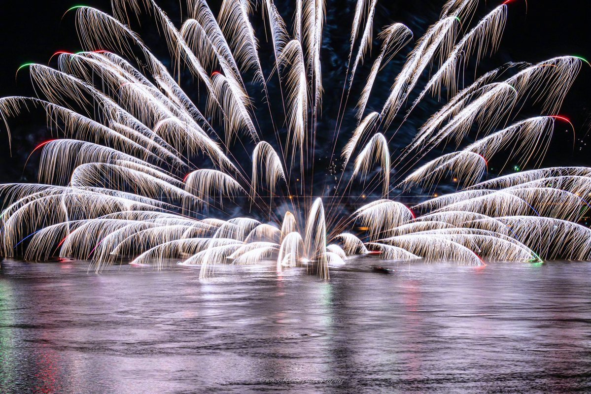 水上的烟花……twi:wasabitool