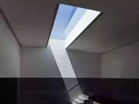 漂亮的天窗设计，教你巧妙引入自然光|天窗|自然光|挑高|客厅|空间_新浪新闻