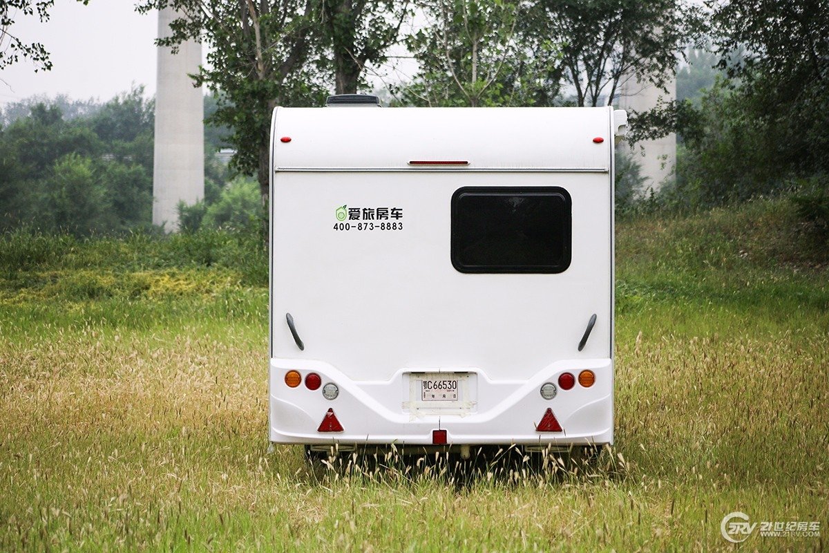 实拍爱旅al460三人版拖挂房车