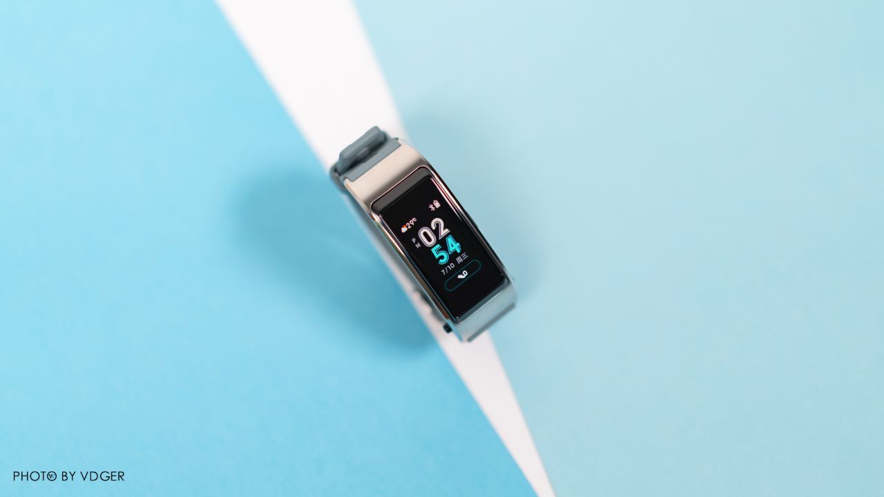 时尚与实用兼得华为手环b5运动版体验铅石青配色很独特