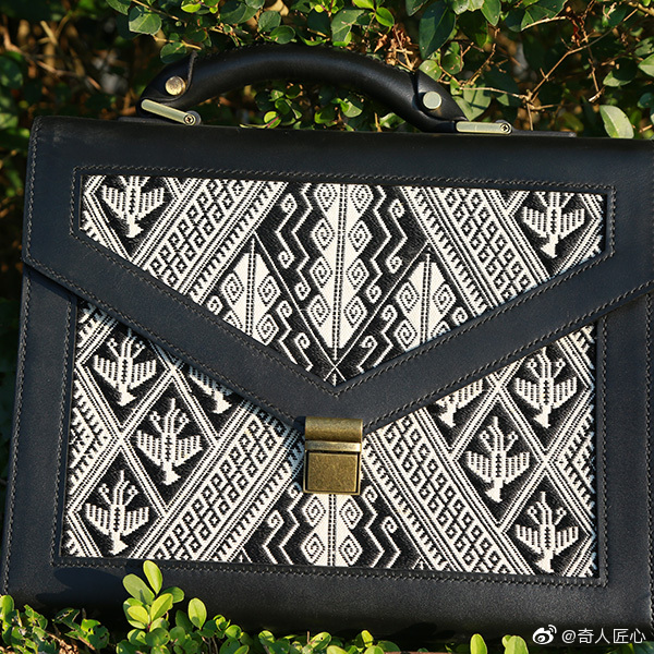 纯手工菱纹织锦小方包由非遗苗族织锦大师纯手工制作简约大方 文艺