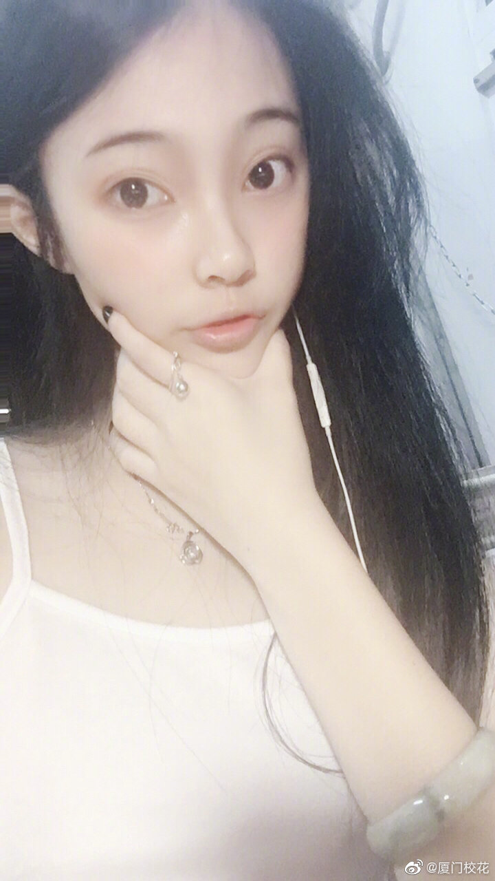 她叫陈佳慧99年就读于厦门理工学院天蝎座你喜欢吗