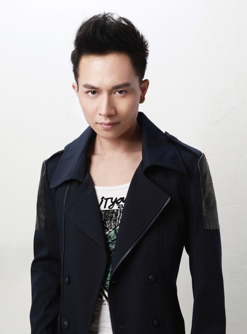 他的歌曲家喻户晓,名字也经常听见,却很少人见过他的真脸