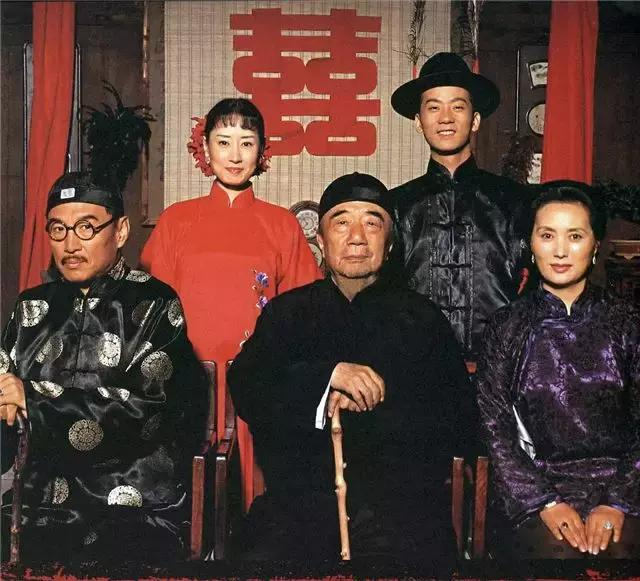 《福贵》,相比较小说和电影,电视剧更加温情,没有表现的那么悲苦,家珍