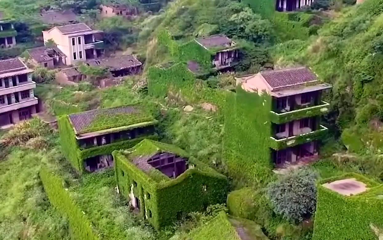 这座村庄曾被废弃多年,如今成为旅游胜地,宛如人间仙境