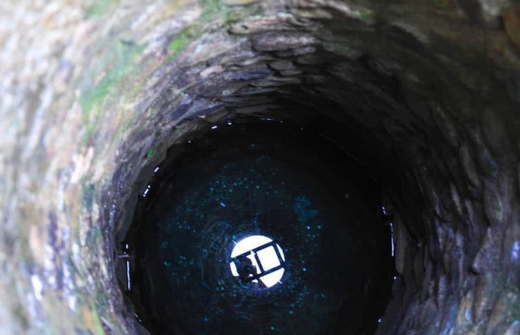 金字塔底下出现水井,考古学家当场懵了,真的有地下世界?