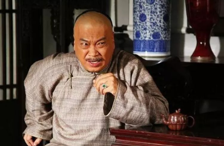 他是周星驰的黄金搭档,因为烂赌破产,如今患病晚年凄凉!