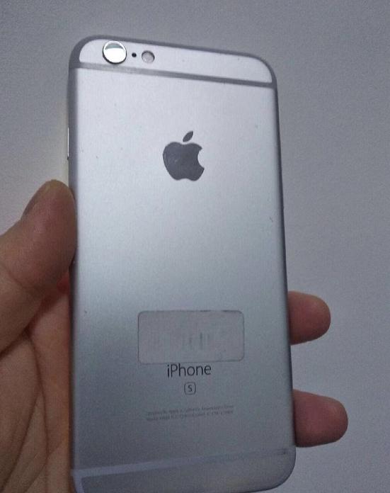 iphone6s的外观相对比较平庸,几乎没有亮点,外观和iphone6,iphone7