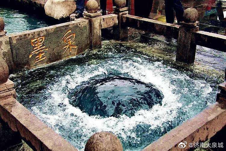 济南的泉水不仅数量多,而且形态各异,精彩纷呈,有的