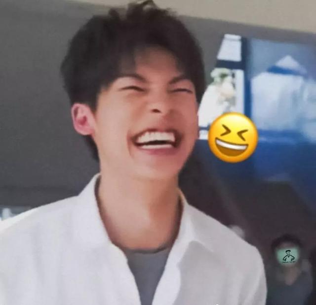 这该死的可爱鬼笑得太开心的时候,就是表情包本包hello?