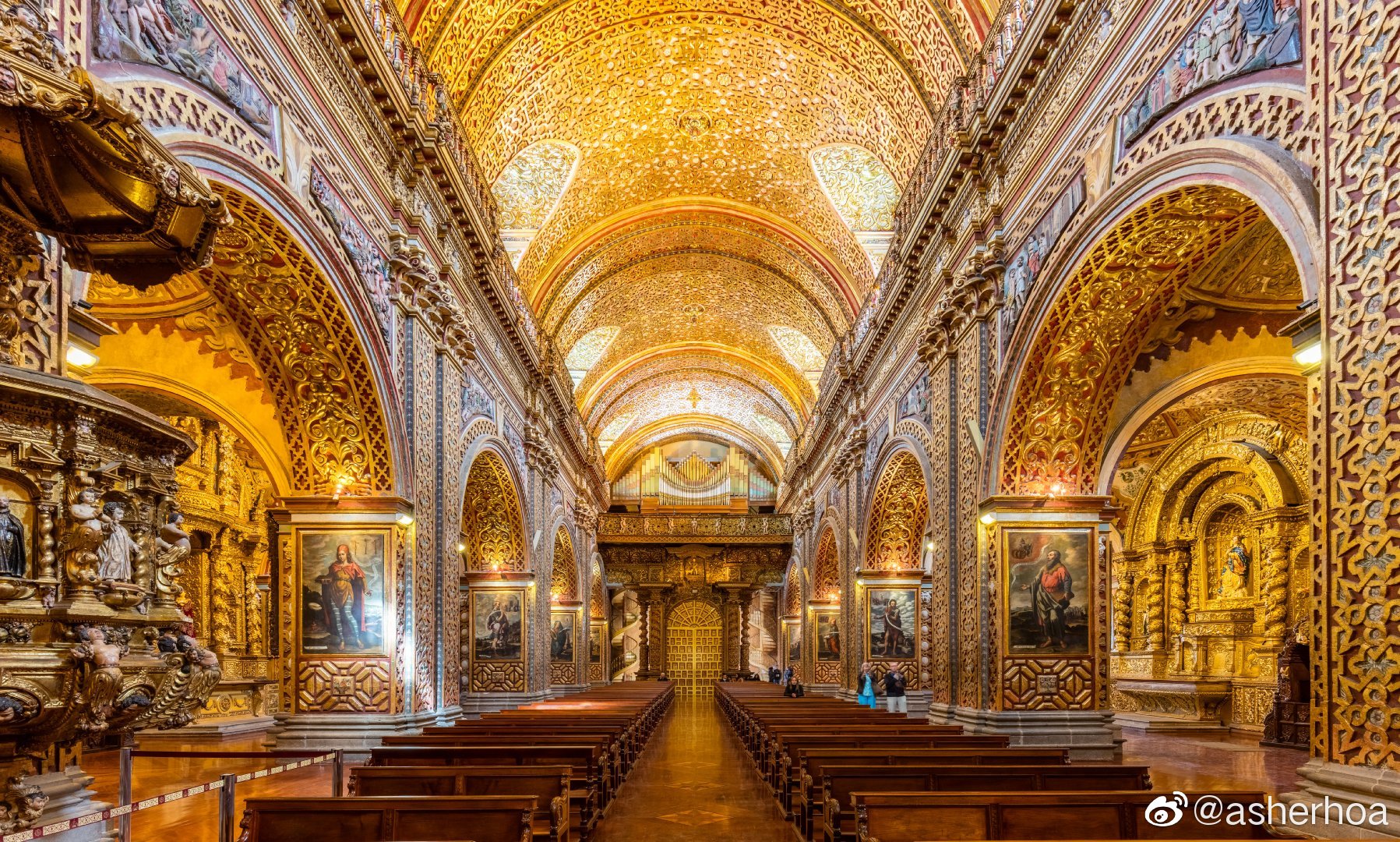 厄瓜多尔首都基多历史名胜耶稣会教堂,验证了什么是金碧辉煌.