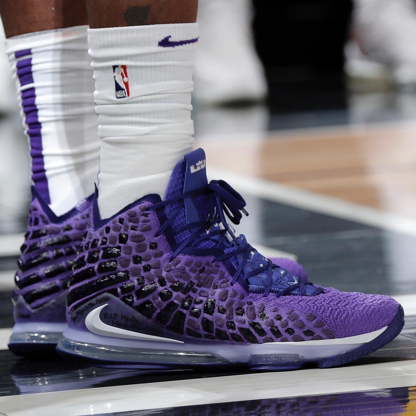 勒布朗·詹姆斯紫罗兰lebron 17
