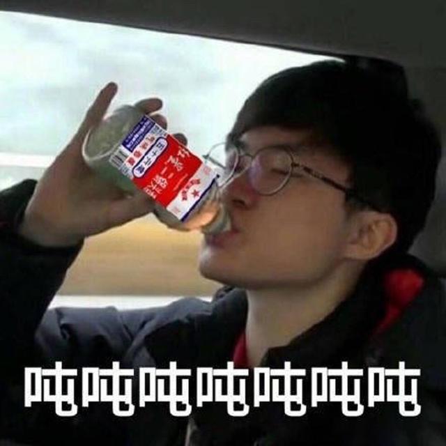 一幅表情包了,对此国内的网友也纷纷表示,原来李哥真是苦酒入喉心作痛