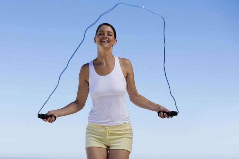 大肚子女人跳绳猜一成语_跳绳图片卡通