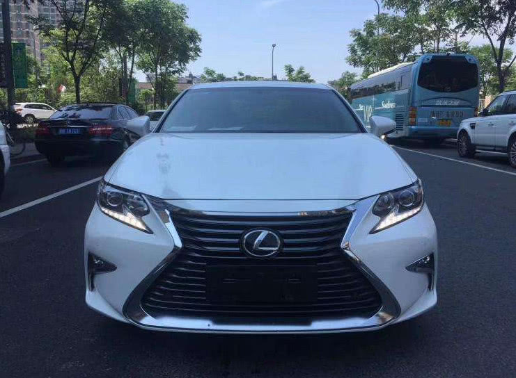 18款雷克萨斯e200乞丐版,落地32万,有种宝马7系豪华感