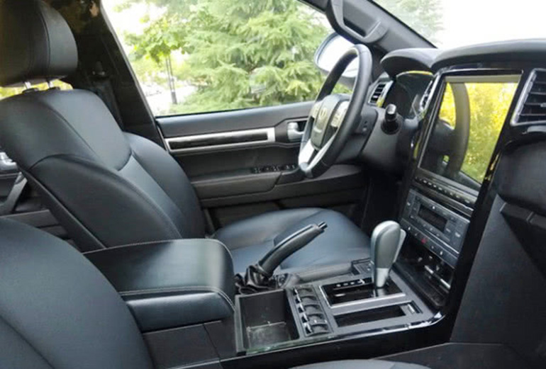 国产版陆巡?恒天l4600实车曝光,用4.6l排量v8发动机