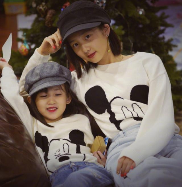 黄磊二女儿"整容式"长大!颜值反超姐姐,孙莉基因太强了