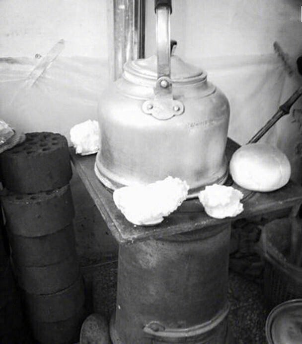 八十年代冬季的北京胡同生活场景