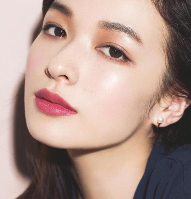 日系杂志当红模特森梨绘佳,她的妆容藏着什么秘密?