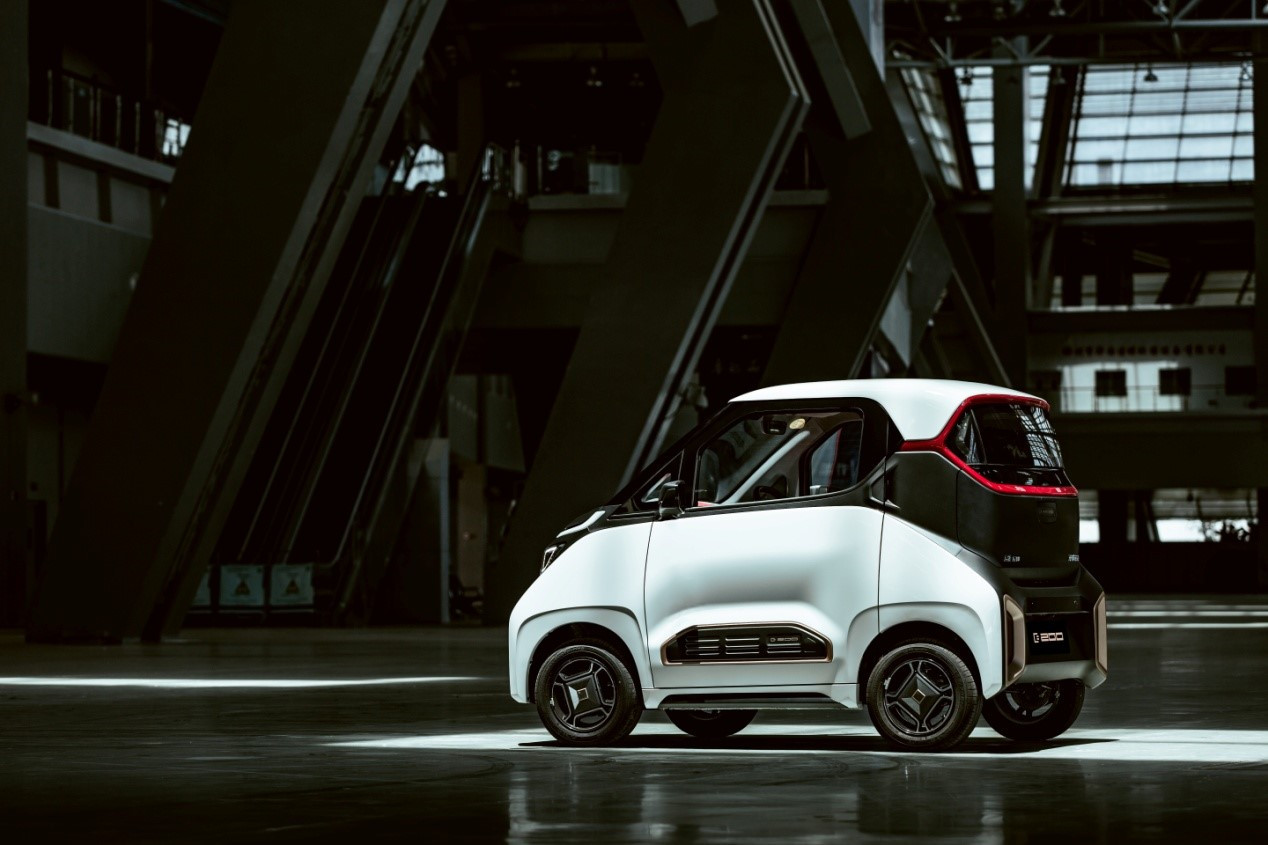 这款两门两座的小车,其实是柳州人最潮的出行方式