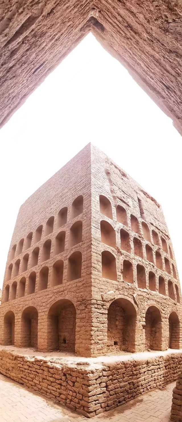 游记 | 大爱高昌佛塔高约五米,正面开有一个巨大的佛龛.