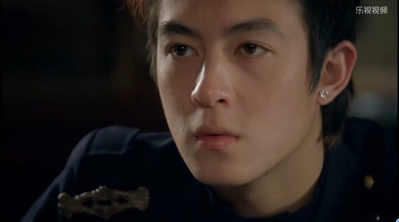 千机变这段里的陈冠希妥妥的陷入纯情的男孩子啊~脸红的思春期哈哈哈