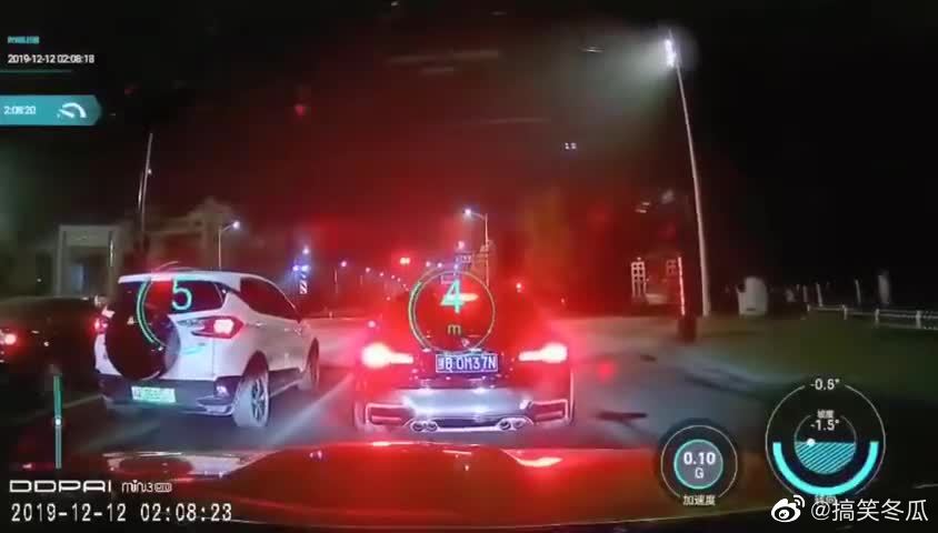 这行车记录仪是带激光测距吗